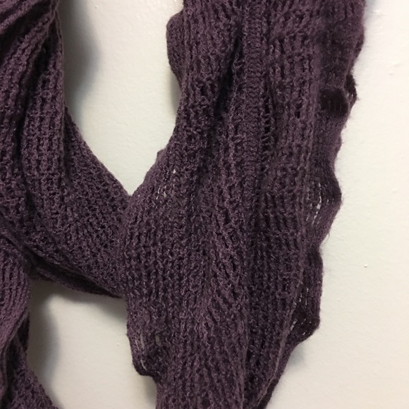 SALE! 3/10$ Mauve Cable Knit Infinity Scarf - Picture 2 of 4